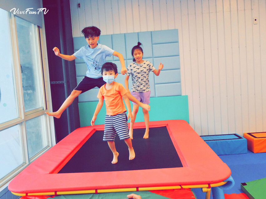 【米米瘋】台中北屯樂飛兒童體適能中心，開啟孩子的樂飛基因，發現彈翻快樂時光！體適能心得分享