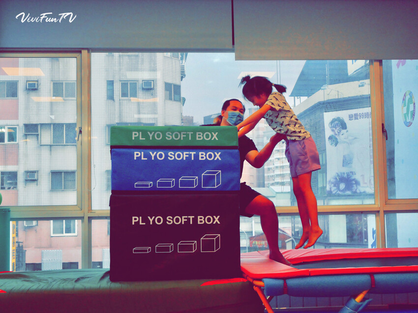 【米米瘋】台中北屯樂飛兒童體適能中心，開啟孩子的樂飛基因，發現彈翻快樂時光！體適能心得分享