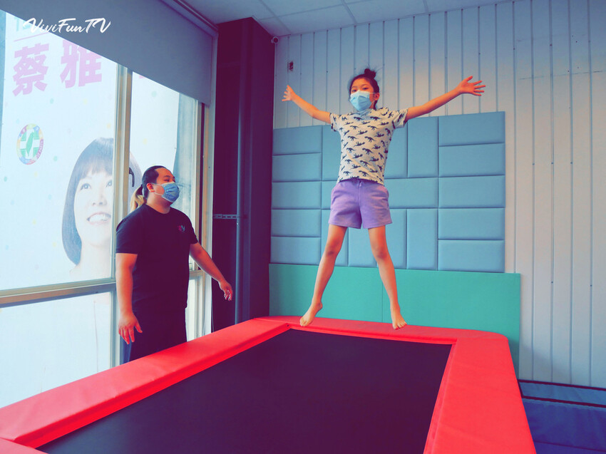 【米米瘋】台中北屯樂飛兒童體適能中心，開啟孩子的樂飛基因，發現彈翻快樂時光！體適能心得分享