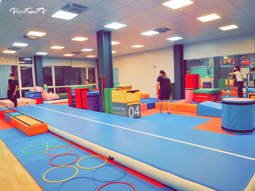 【米米瘋】台中北屯樂飛兒童體適能中心，開啟孩子的樂飛基因，發現彈翻快樂時光！體適能心得分享