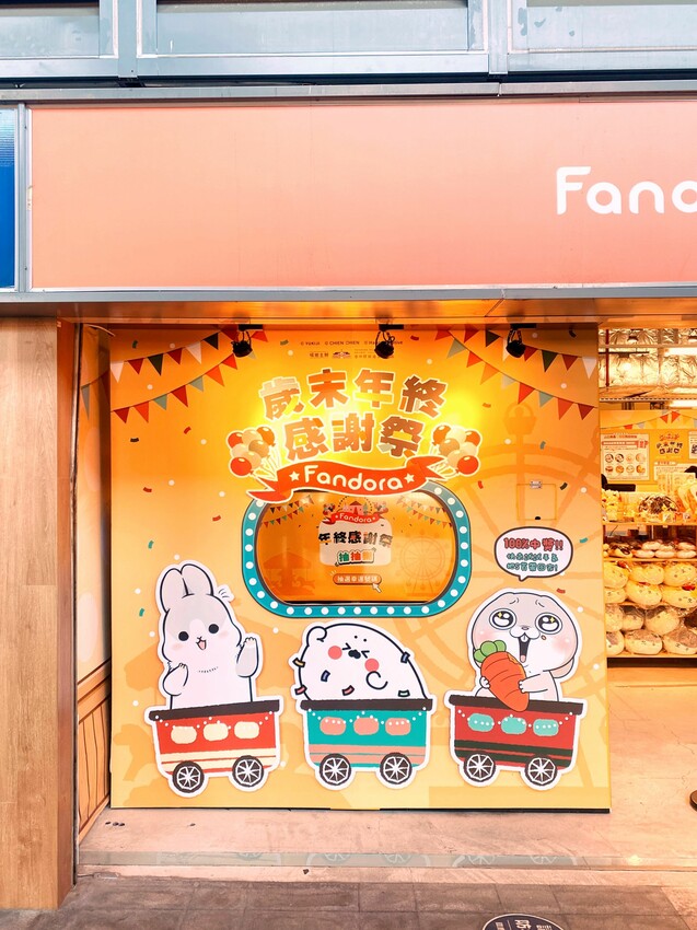 [台中展覽] 臺中驛冬日嘉年華｜人氣角色陪你過聖誕！粉嫩摩天輪 Ｘ旋轉木馬 一票遊玩兩大設施｜精選7大台中聖誕拍照景點 - 萍姐愛分享