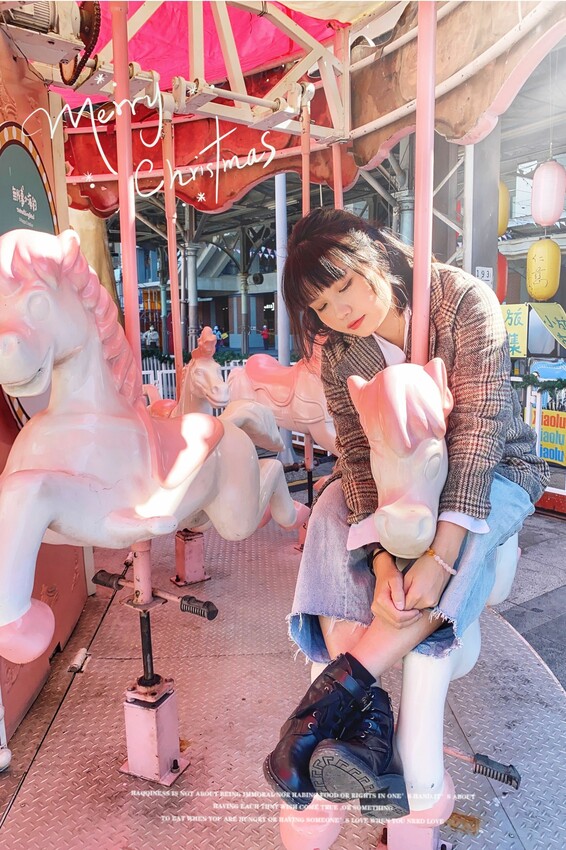 [台中展覽] 臺中驛冬日嘉年華｜人氣角色陪你過聖誕！粉嫩摩天輪 Ｘ旋轉木馬 一票遊玩兩大設施｜精選7大台中聖誕拍照景點 - 萍姐愛分享