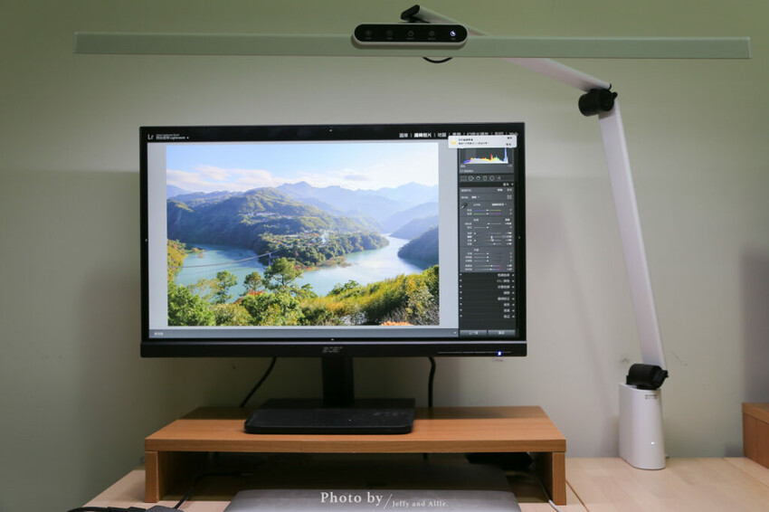 【好物開箱】喜光全光譜護眼檯燈 Ti-MAX，自動調節亮度、多種色溫，超值入手！