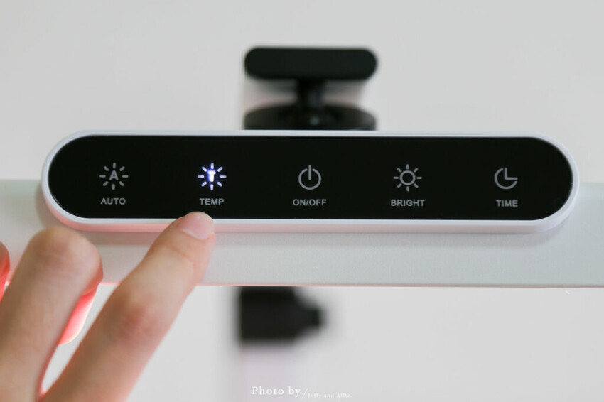 【好物開箱】喜光全光譜護眼檯燈 Ti-MAX，自動調節亮度、多種色溫，超值入手！