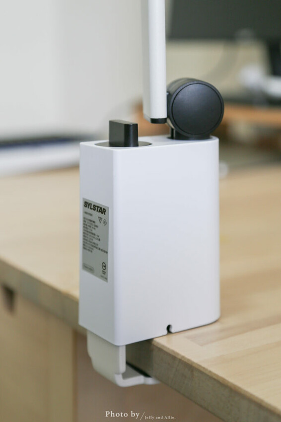 【好物開箱】喜光全光譜護眼檯燈 Ti-MAX，自動調節亮度、多種色溫，超值入手！