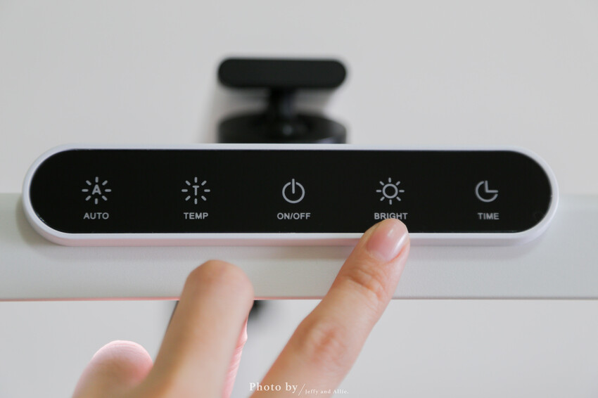 【好物開箱】喜光全光譜護眼檯燈 Ti-MAX，自動調節亮度、多種色溫，超值入手！