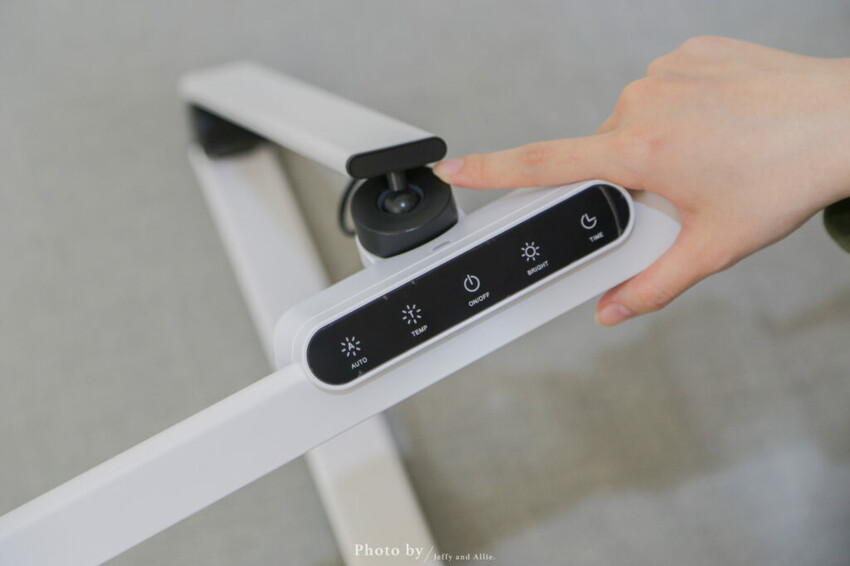 【好物開箱】喜光全光譜護眼檯燈 Ti-MAX，自動調節亮度、多種色溫，超值入手！