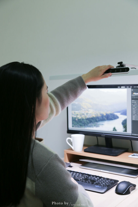 【好物開箱】喜光全光譜護眼檯燈 Ti-MAX，自動調節亮度、多種色溫，超值入手！