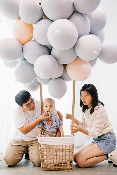 Loop Bakery 圈圈∥不用萬元的生日抓週派對∥韓系佈置風格∥費用含攝影師、主持人再加贈送生日蛋糕及木製相框