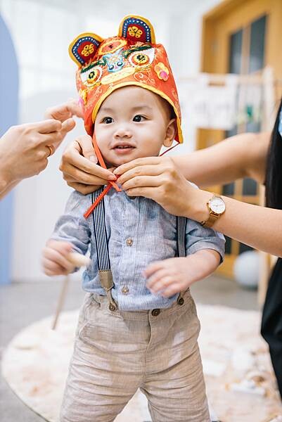 Loop Bakery 圈圈∥不用萬元的生日抓週派對∥韓系佈置風格∥費用含攝影師、主持人再加贈送生日蛋糕及木製相框