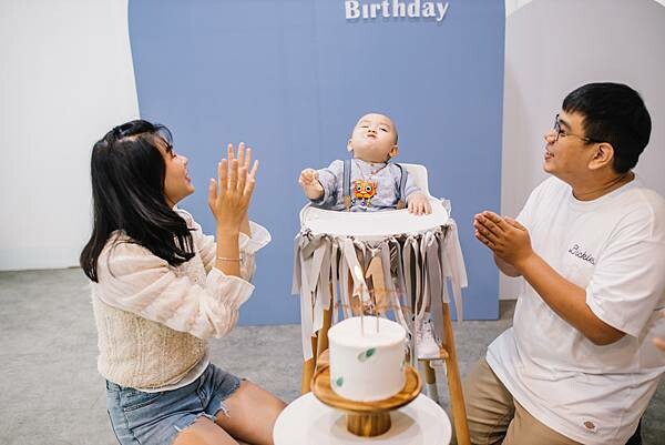 Loop Bakery 圈圈∥不用萬元的生日抓週派對∥韓系佈置風格∥費用含攝影師、主持人再加贈送生日蛋糕及木製相框