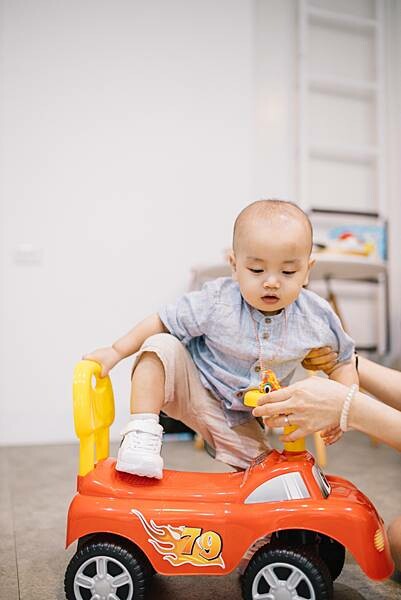 Loop Bakery 圈圈∥不用萬元的生日抓週派對∥韓系佈置風格∥費用含攝影師、主持人再加贈送生日蛋糕及木製相框