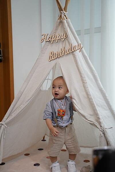 Loop Bakery 圈圈∥不用萬元的生日抓週派對∥韓系佈置風格∥費用含攝影師、主持人再加贈送生日蛋糕及木製相框