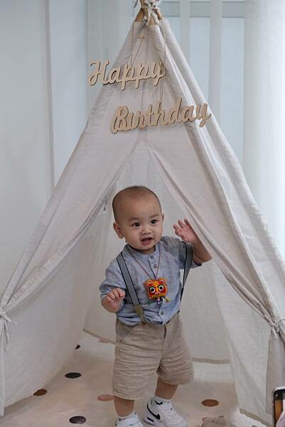 Loop Bakery 圈圈∥不用萬元的生日抓週派對∥韓系佈置風格∥費用含攝影師、主持人再加贈送生日蛋糕及木製相框