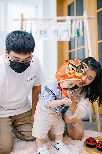 Loop Bakery 圈圈∥不用萬元的生日抓週派對∥韓系佈置風格∥費用含攝影師、主持人再加贈送生日蛋糕及木製相框