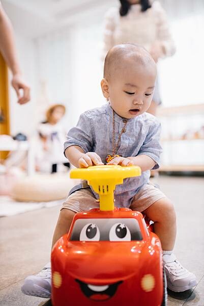 Loop Bakery 圈圈∥不用萬元的生日抓週派對∥韓系佈置風格∥費用含攝影師、主持人再加贈送生日蛋糕及木製相框