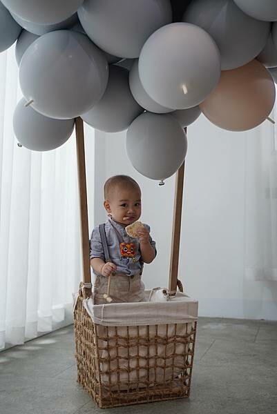 Loop Bakery 圈圈∥不用萬元的生日抓週派對∥韓系佈置風格∥費用含攝影師、主持人再加贈送生日蛋糕及木製相框