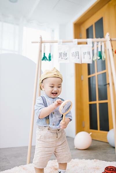 Loop Bakery 圈圈∥不用萬元的生日抓週派對∥韓系佈置風格∥費用含攝影師、主持人再加贈送生日蛋糕及木製相框