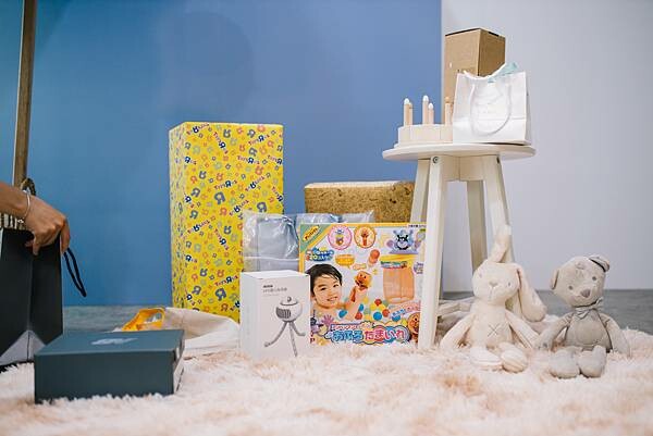 Loop Bakery 圈圈∥不用萬元的生日抓週派對∥韓系佈置風格∥費用含攝影師、主持人再加贈送生日蛋糕及木製相框