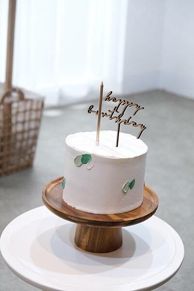 Loop Bakery 圈圈∥不用萬元的生日抓週派對∥韓系佈置風格∥費用含攝影師、主持人再加贈送生日蛋糕及木製相框