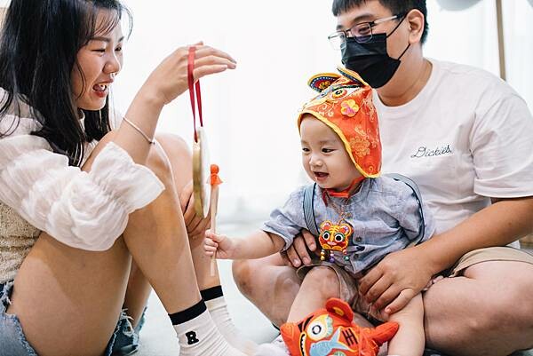 Loop Bakery 圈圈∥不用萬元的生日抓週派對∥韓系佈置風格∥費用含攝影師、主持人再加贈送生日蛋糕及木製相框