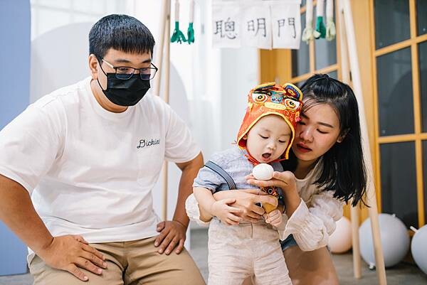 Loop Bakery 圈圈∥不用萬元的生日抓週派對∥韓系佈置風格∥費用含攝影師、主持人再加贈送生日蛋糕及木製相框