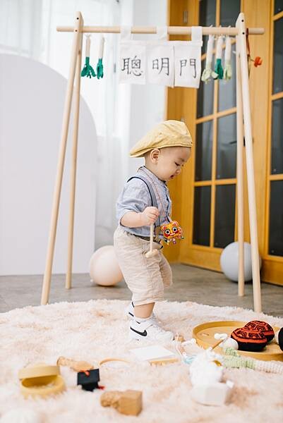 Loop Bakery 圈圈∥不用萬元的生日抓週派對∥韓系佈置風格∥費用含攝影師、主持人再加贈送生日蛋糕及木製相框