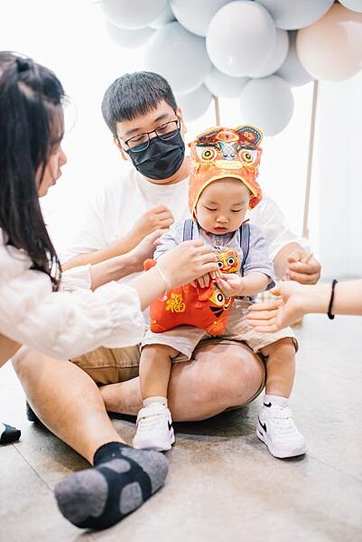 Loop Bakery 圈圈∥不用萬元的生日抓週派對∥韓系佈置風格∥費用含攝影師、主持人再加贈送生日蛋糕及木製相框