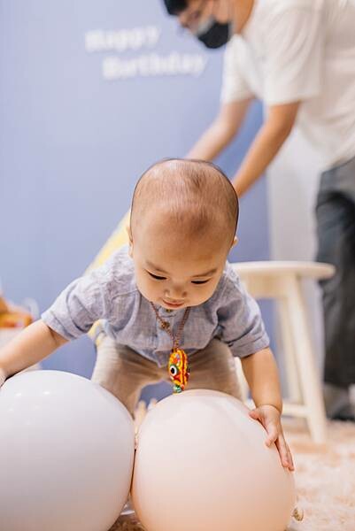 Loop Bakery 圈圈∥不用萬元的生日抓週派對∥韓系佈置風格∥費用含攝影師、主持人再加贈送生日蛋糕及木製相框