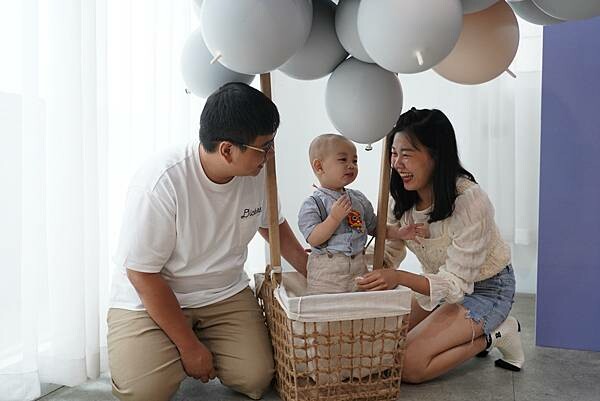 Loop Bakery 圈圈∥不用萬元的生日抓週派對∥韓系佈置風格∥費用含攝影師、主持人再加贈送生日蛋糕及木製相框