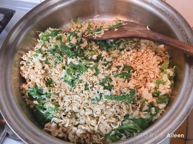 手作家常料理|作法神似韓式拌飯的泡麵炒飯特色創意料理 | Beauty Update