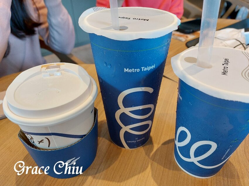 Metro Taipei x LOUISA COFFEE路易莎北捷聯名旗艦店～寬敞舒適的用餐環境讓人喜歡