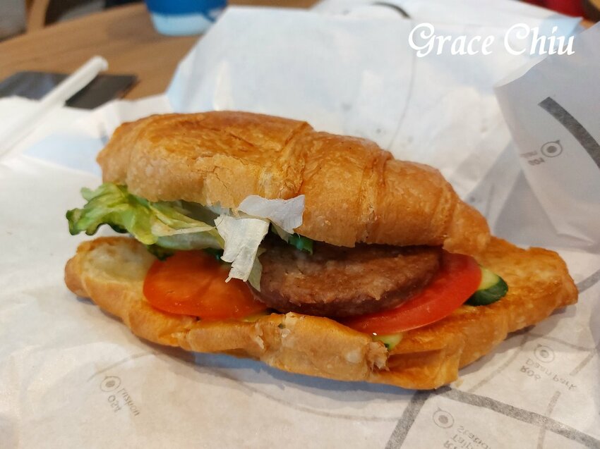 Metro Taipei x LOUISA COFFEE路易莎北捷聯名旗艦店～寬敞舒適的用餐環境讓人喜歡