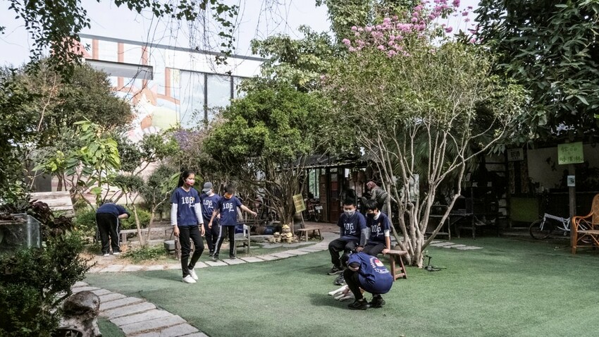 中部景點 ｜2023 蜀葵花海現身－巨型人偶+玩陶+嚕貓一起野餐吧!