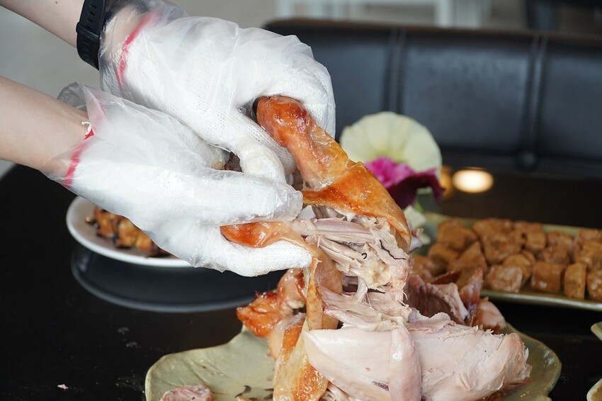 中部景點 ｜2023 蜀葵花海現身－巨型人偶+玩陶+嚕貓一起野餐吧!