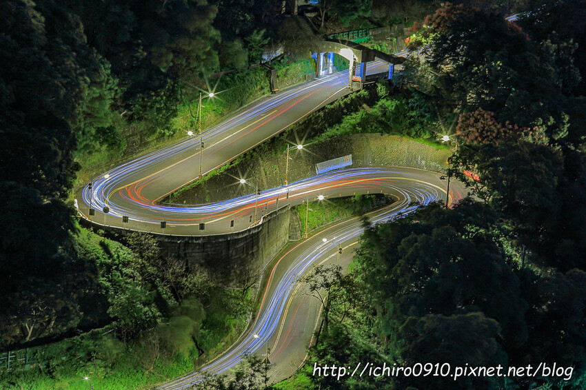 【新北景點】中和烘爐地登山步道‧蜿蜒車軌拍攝點│大台北百萬夜景‧盡收眼底│外挖子山步道‧柴埕步道‧鴛鴦亭│