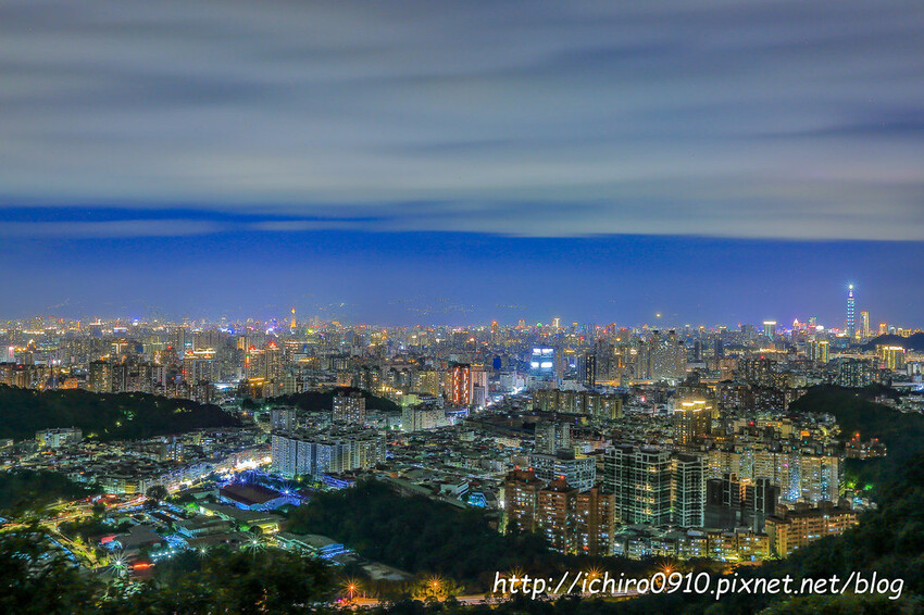 【新北景點】中和烘爐地登山步道‧蜿蜒車軌拍攝點│大台北百萬夜景‧盡收眼底│外挖子山步道‧柴埕步道‧鴛鴦亭│