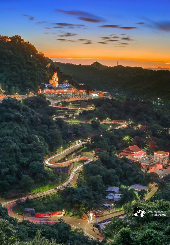 【新北景點】中和烘爐地登山步道‧蜿蜒車軌拍攝點│大台北百萬夜景‧盡收眼底│外挖子山步道‧柴埕步道‧鴛鴦亭│