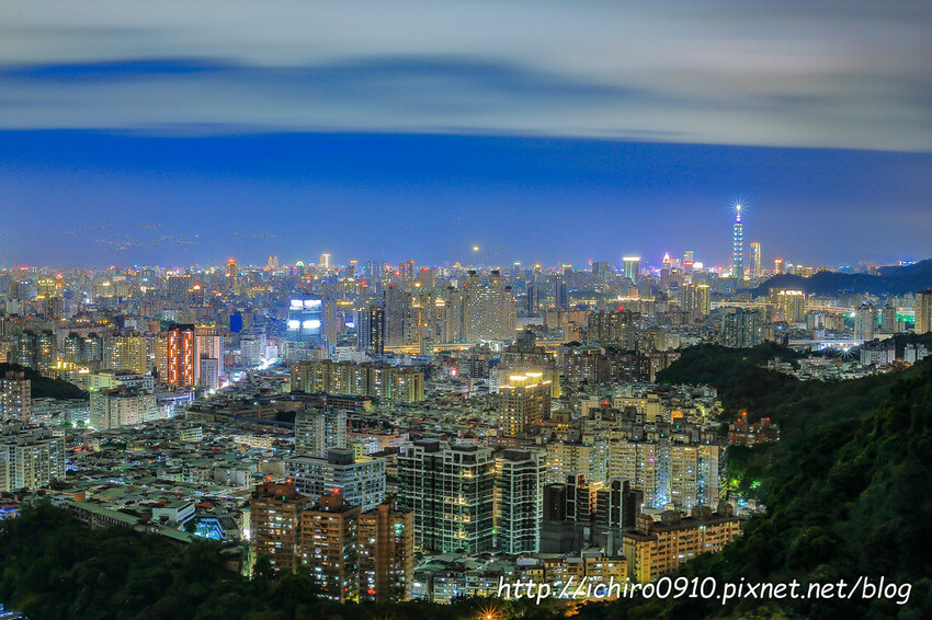 【新北景點】中和烘爐地登山步道‧蜿蜒車軌拍攝點│大台北百萬夜景‧盡收眼底│外挖子山步道‧柴埕步道‧鴛鴦亭│