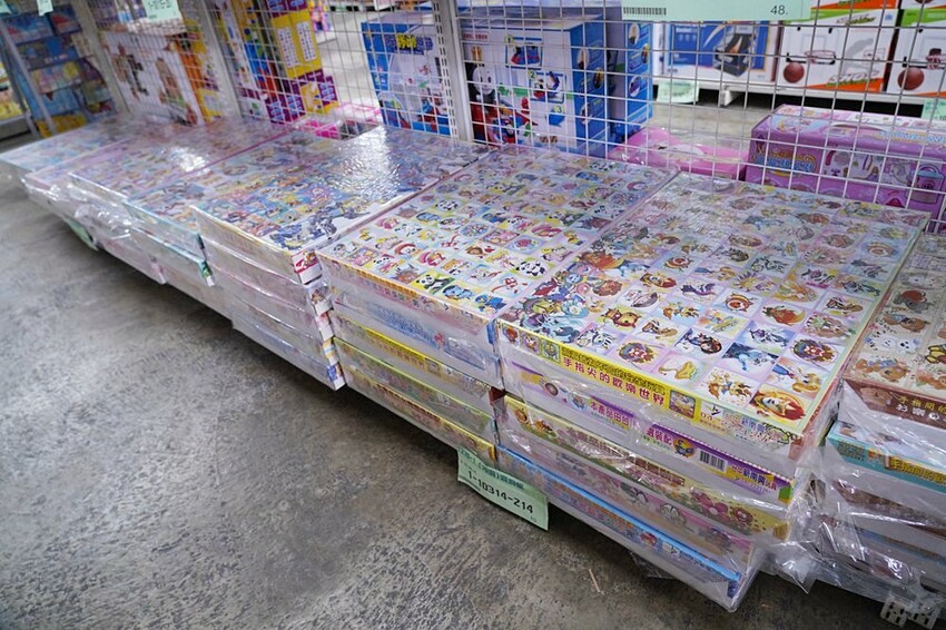 過年買玩具就來這！在地超人氣玩具倉庫，品項超多又便宜，小心走進去就不出來～