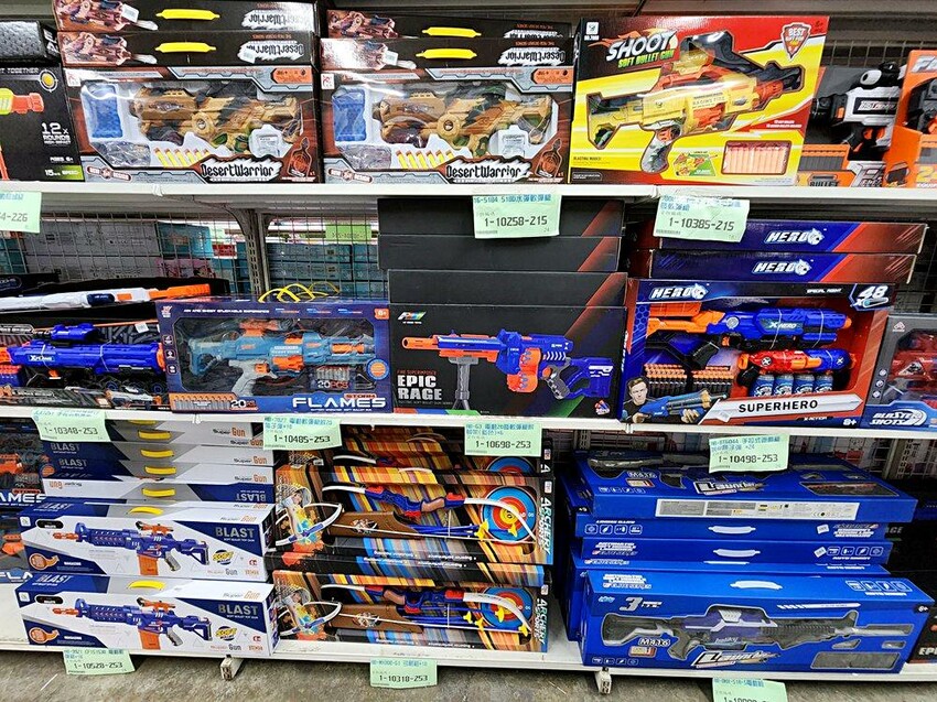 過年買玩具就來這！在地超人氣玩具倉庫，品項超多又便宜，小心走進去就不出來～