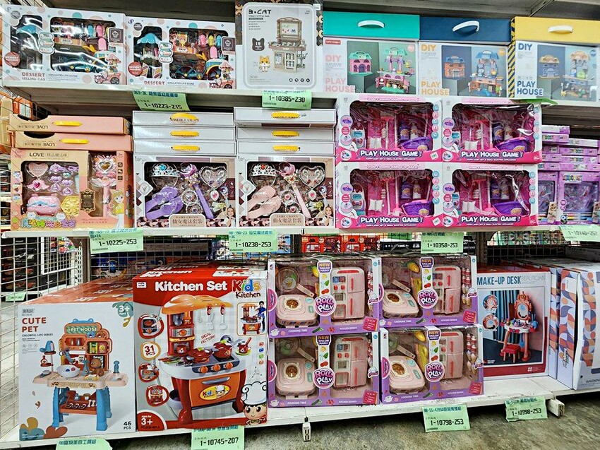 過年買玩具就來這！在地超人氣玩具倉庫，品項超多又便宜，小心走進去就不出來～