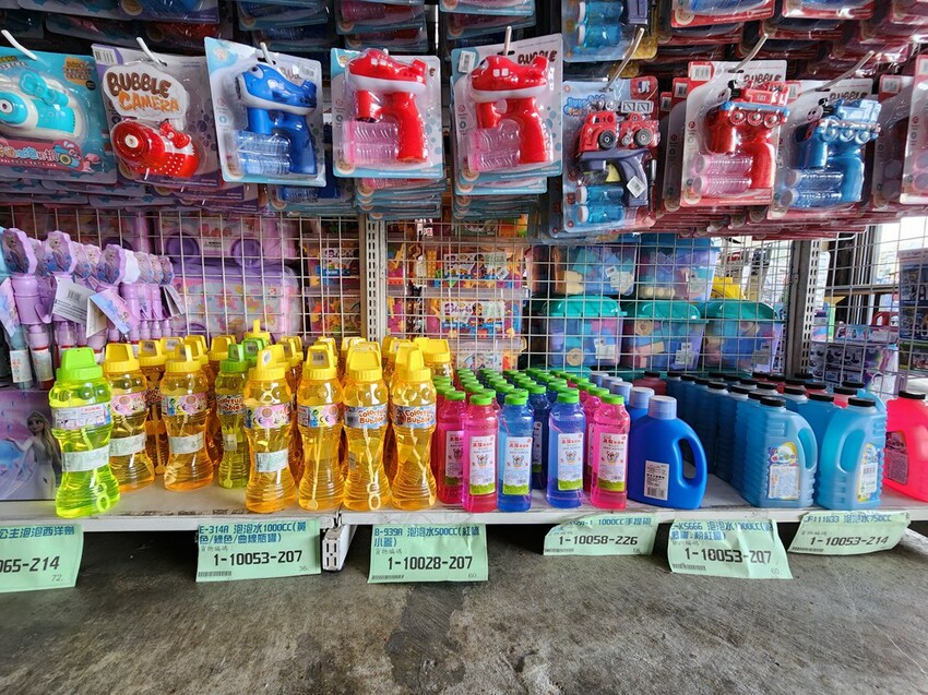 過年買玩具就來這！在地超人氣玩具倉庫，品項超多又便宜，小心走進去就不出來～