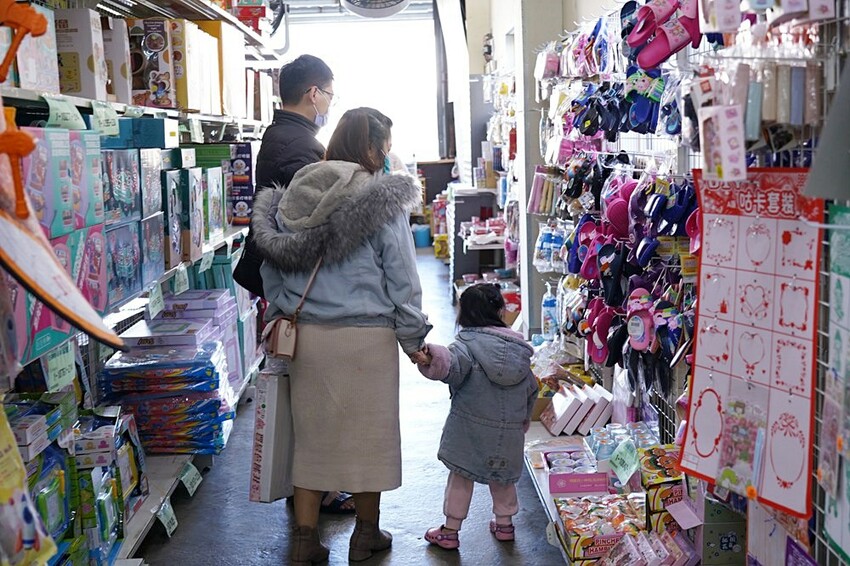 過年買玩具就來這！在地超人氣玩具倉庫，品項超多又便宜，小心走進去就不出來～