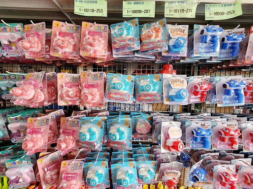 過年買玩具就來這！在地超人氣玩具倉庫，品項超多又便宜，小心走進去就不出來～