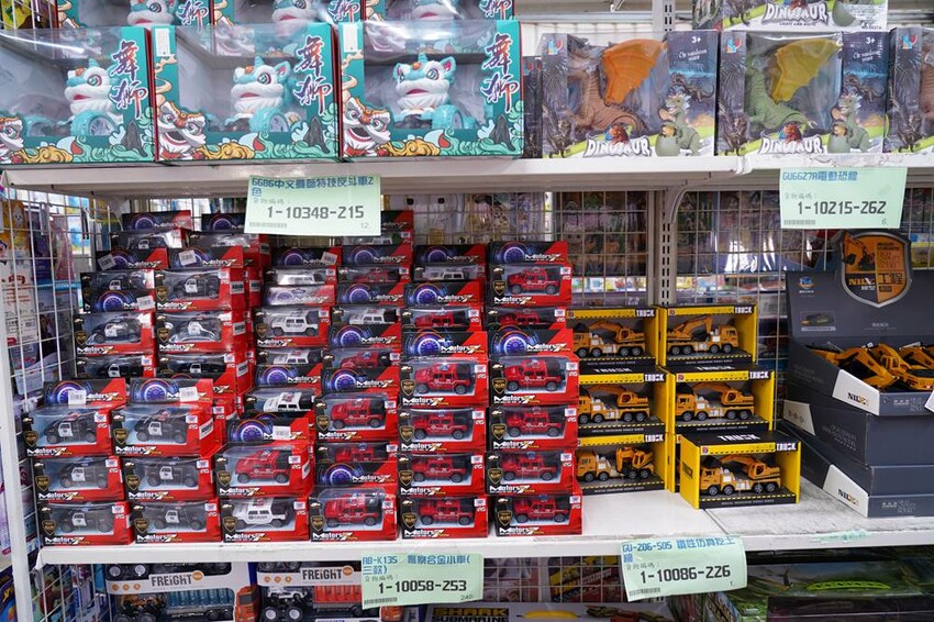 過年買玩具就來這！在地超人氣玩具倉庫，品項超多又便宜，小心走進去就不出來～