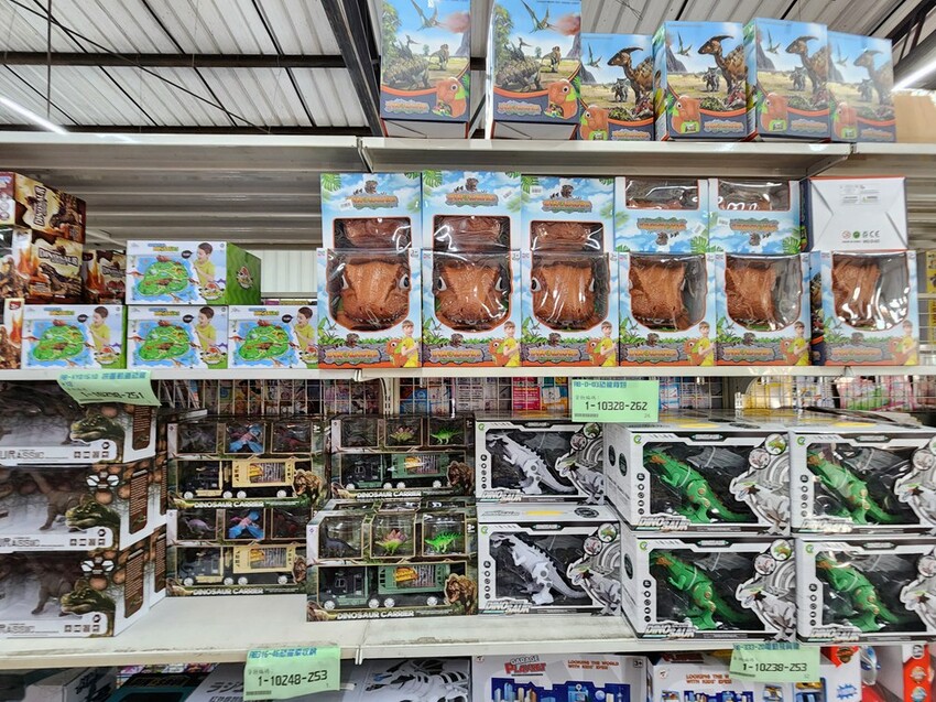 過年買玩具就來這！在地超人氣玩具倉庫，品項超多又便宜，小心走進去就不出來～