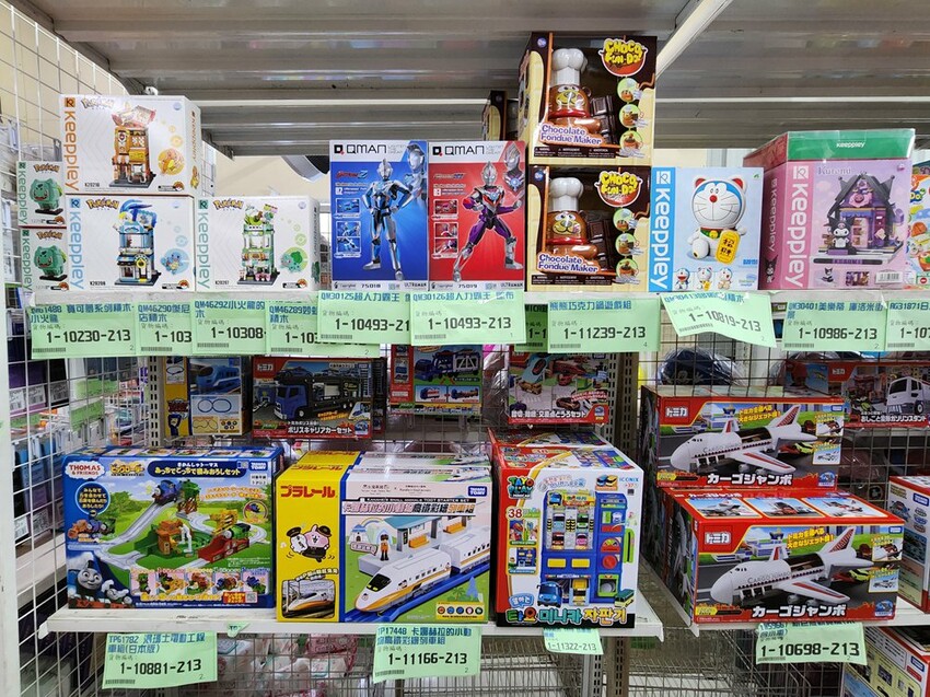 過年買玩具就來這！在地超人氣玩具倉庫，品項超多又便宜，小心走進去就不出來～