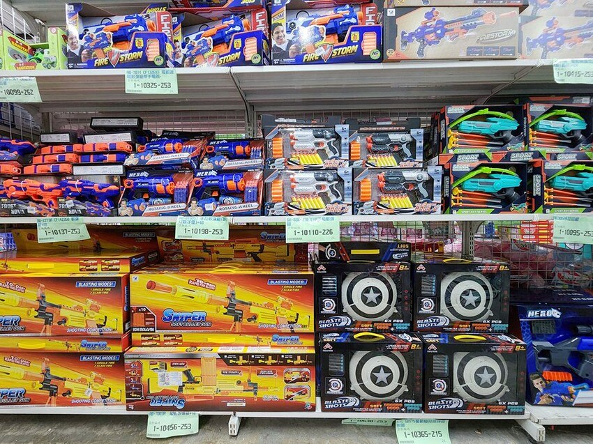 過年買玩具就來這！在地超人氣玩具倉庫，品項超多又便宜，小心走進去就不出來～