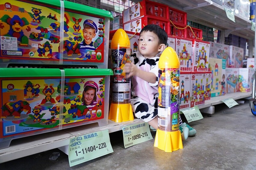 過年買玩具就來這！在地超人氣玩具倉庫，品項超多又便宜，小心走進去就不出來～